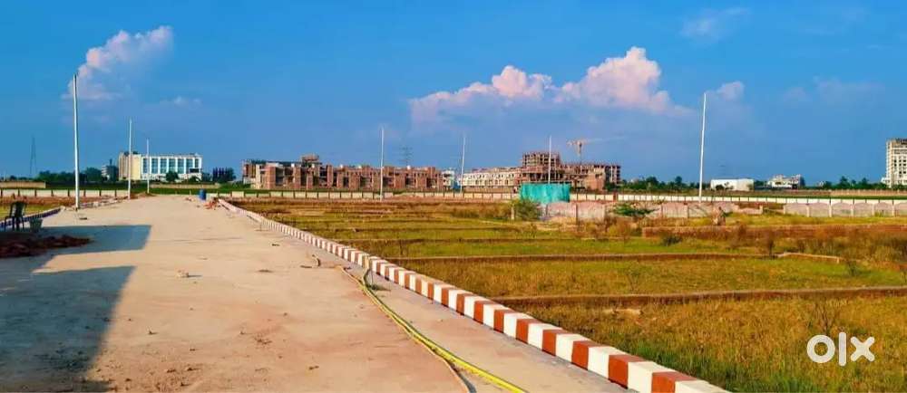 HCL it city से कुछ दूरी पर प्लॉट ले खुरदही मार्केट के आसपास