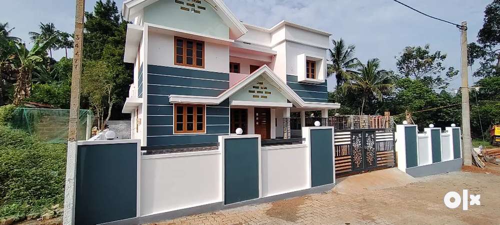 Angamaly karukutty 6.900 cent/1700sqft /4 bhk house for sale