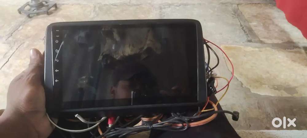 Screen and 2 poiner speaker