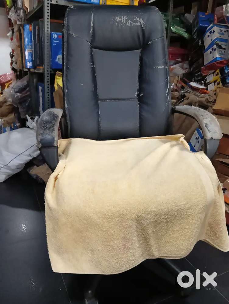 Premium Rotating Office Chair – Strong Build, Affordable Price
