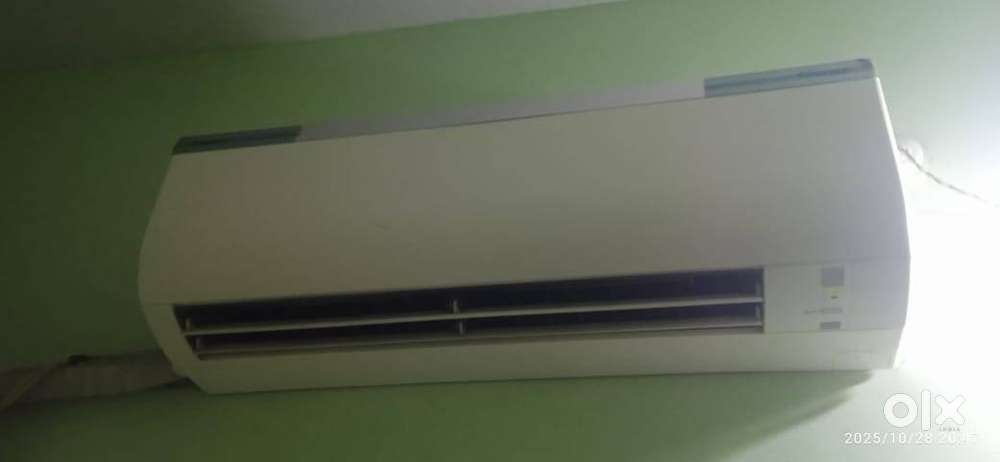 Daikin 1.5 Ton Inverter Split AC with Stabilizer(VG)@ Ayothiyapattanam