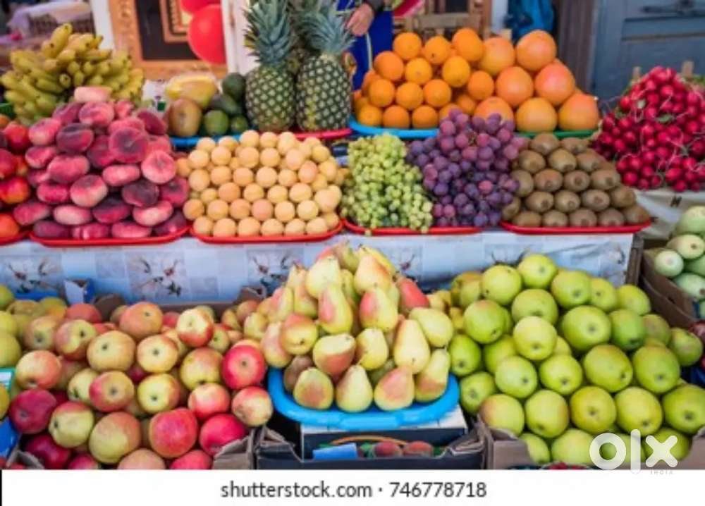 Thele par fruit bechna hai