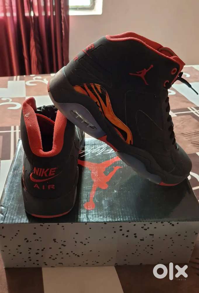 New Jordan Sneakers Size 7