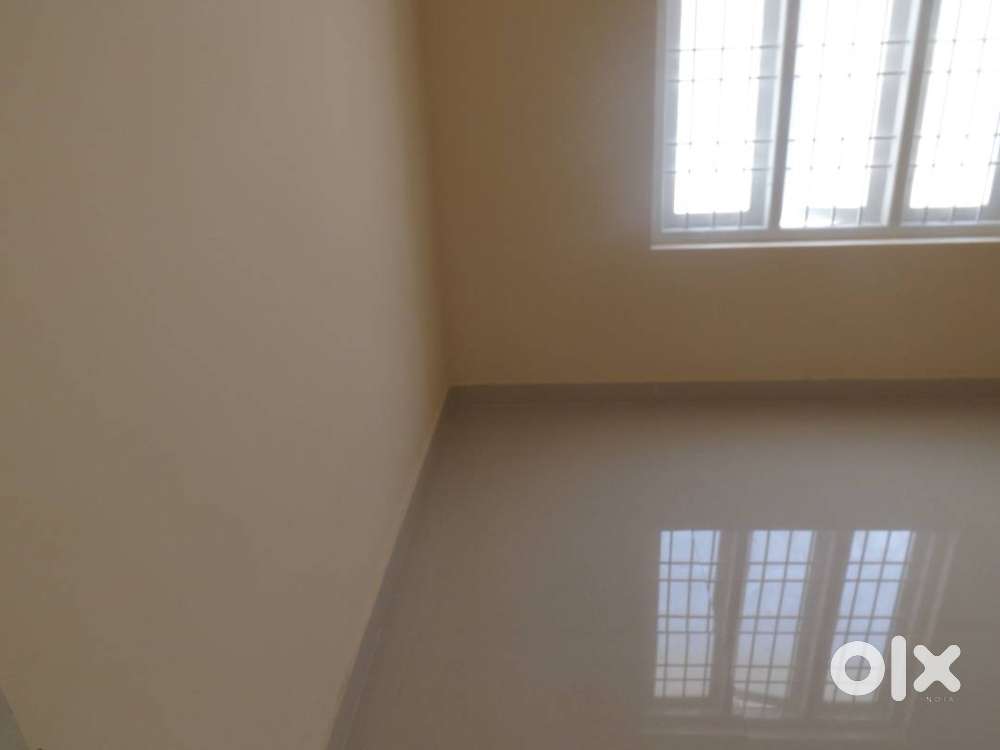 1hbk first floor house(carparking) for rent Vaduthala Ernakulam