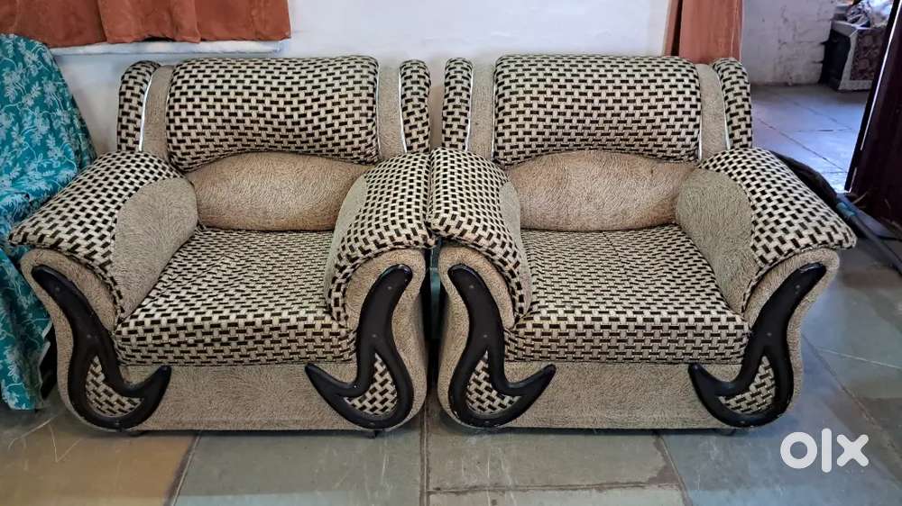 5 seater sofa set, in Mint condition for sale.