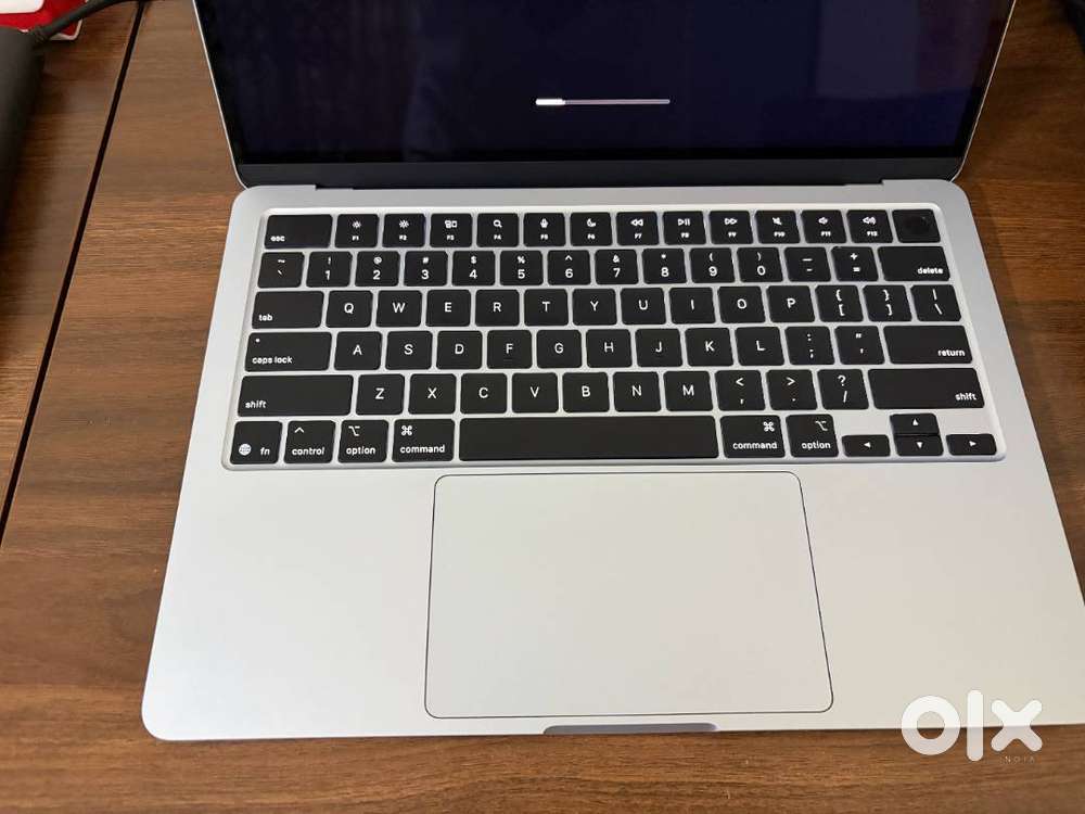 Macbook Air M4/ 16gb Ram/ 512gb Storage/13 inch Skyblue + HP Victus 16