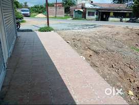 A 1000 sq.ft. road facing and ground floor shop at Bariatu is for rent