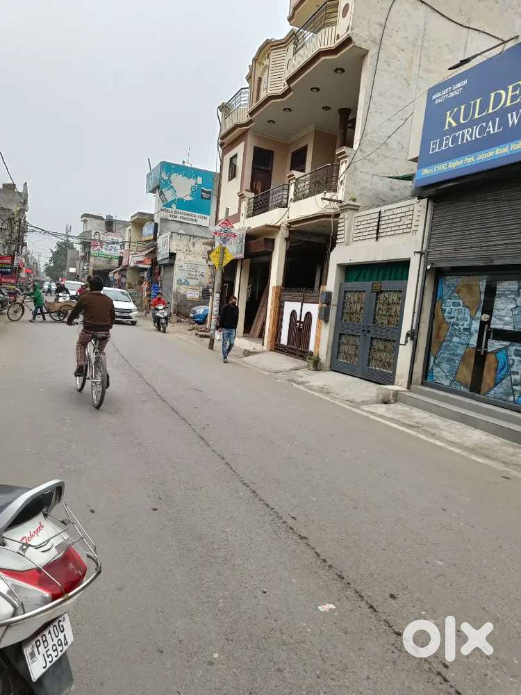 SHOPS AVAILABLE 50,70,30, 20, SQ YARDS AT HAIBOWAL MAIN ROAD,JASSIAN R