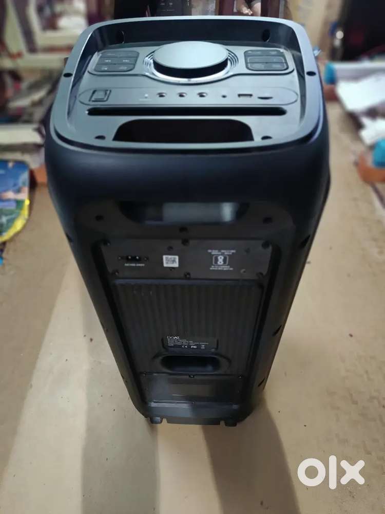 Boat 390 speaker with karaoke