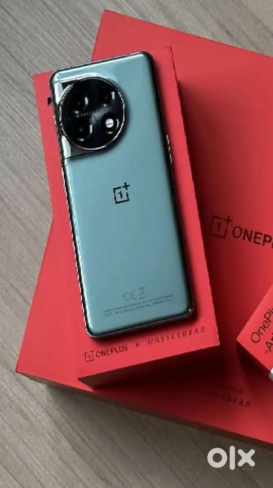 One plus 11R 2 yr old with original bill and box