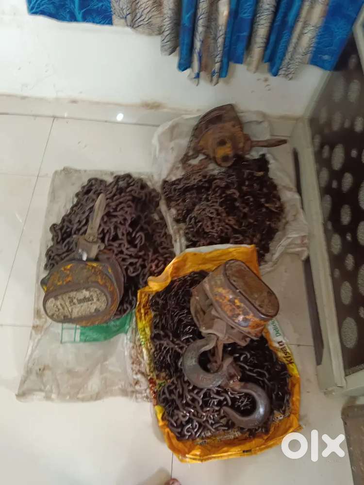 Chain Block heavy load lifting - 3 nos.