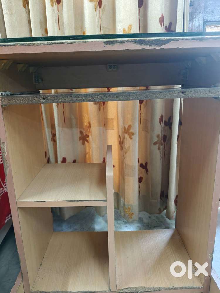 Computer Table 2.6x2.0 ft. with top glass with same size