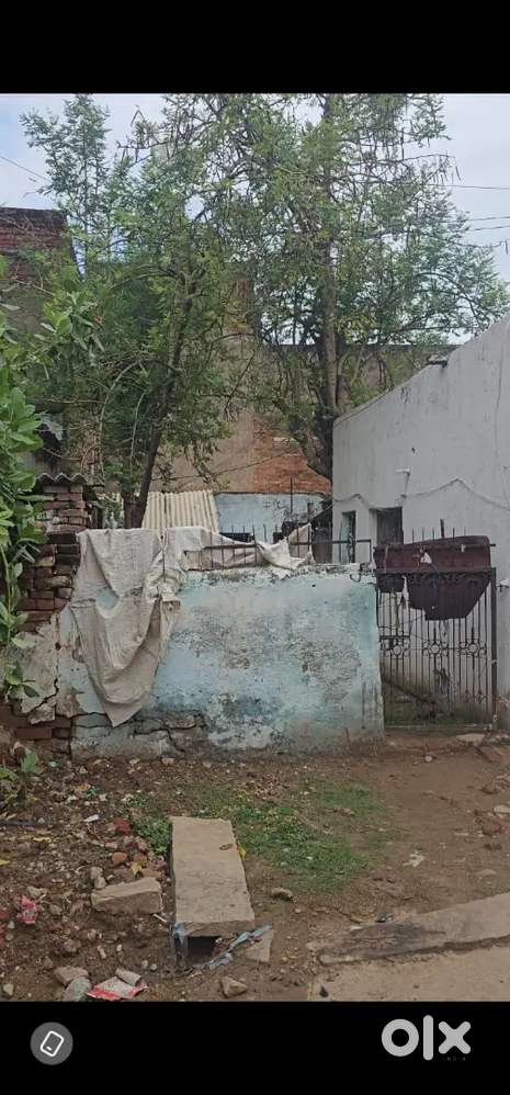 प्लाट अर्जेंट बेचना है l पूरे काग़ज़ है l
