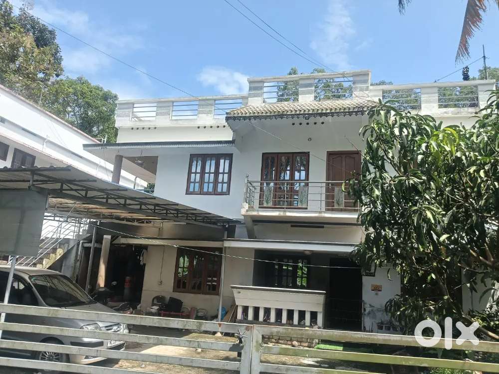 2 bhk first floor house for rent only   family.