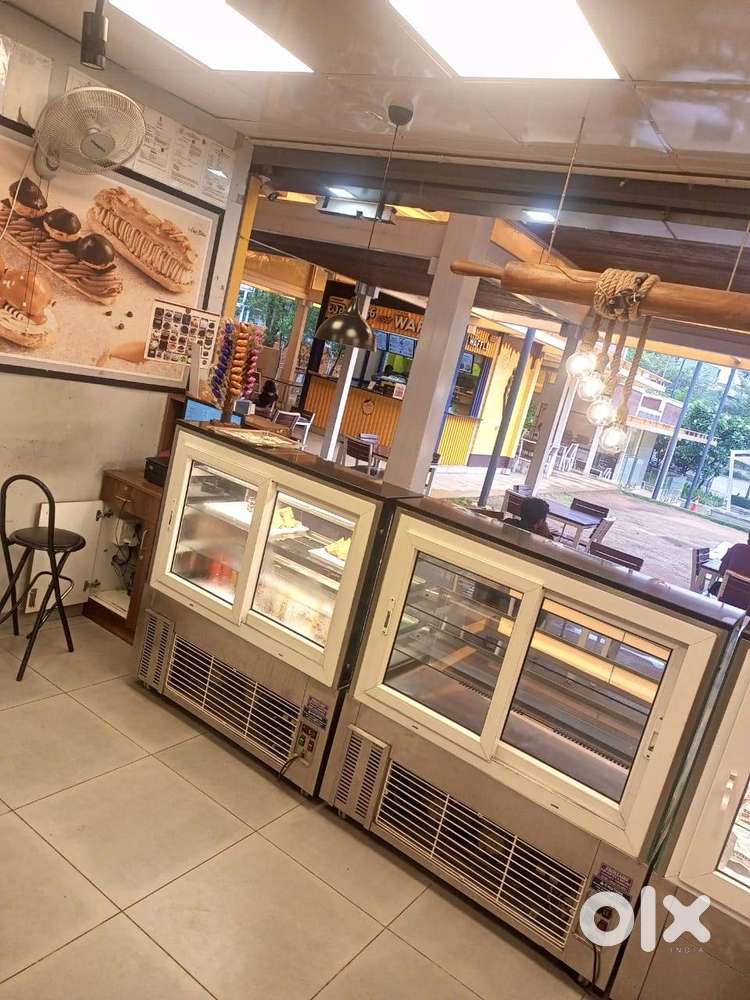 Cake display freezers