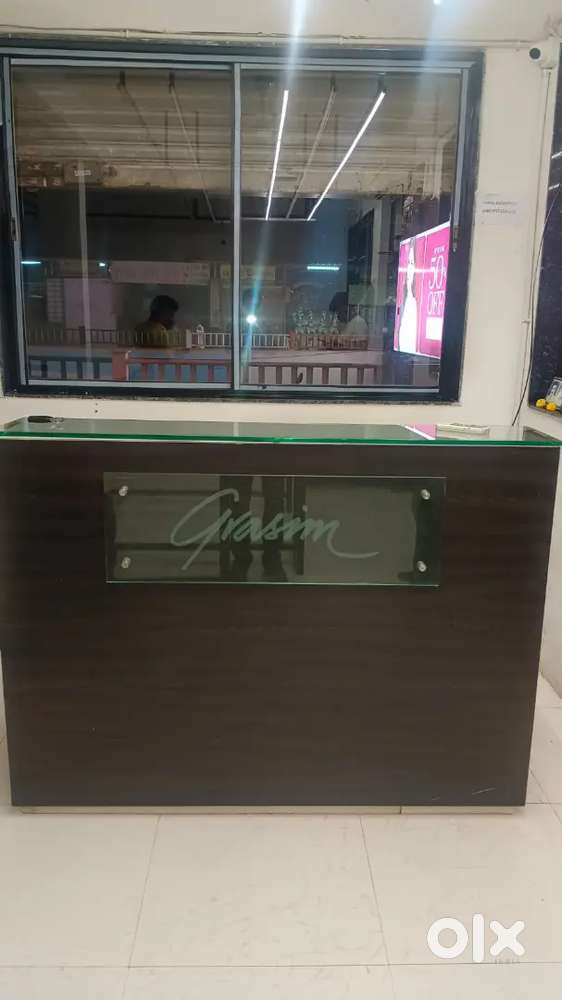 OFFICE/SHOWROOM CASH COUNTER