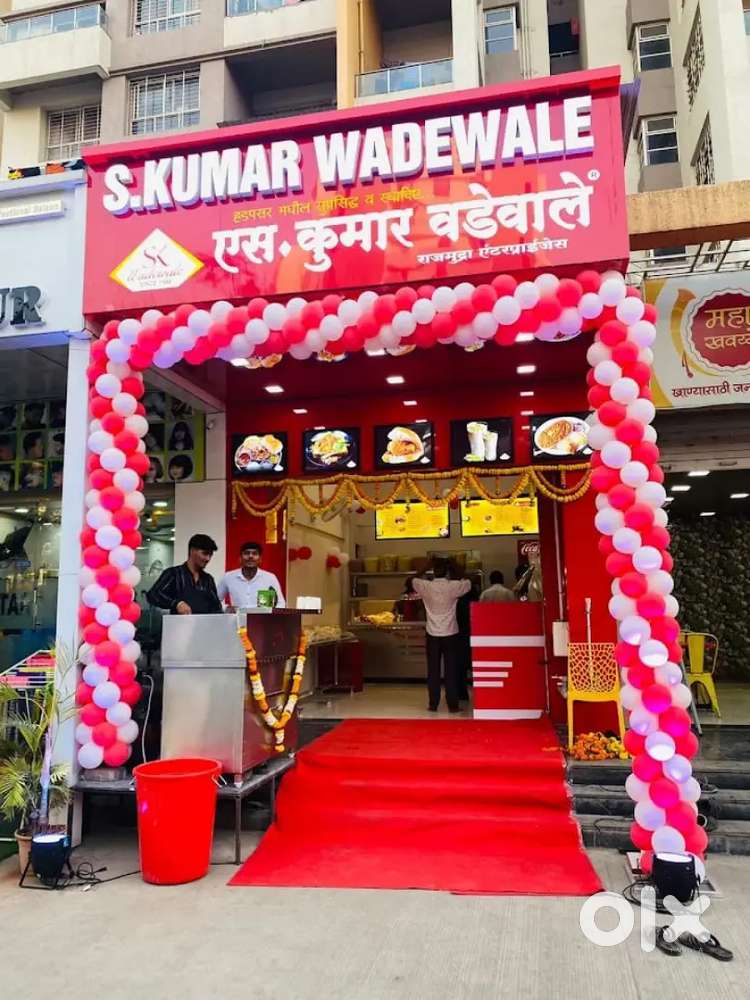 Running S Kumar Wadewale Franchise Sale In Front of Phoenix Mall Wakad