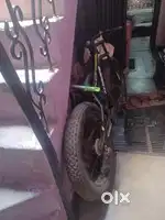 MUJHE PHONE LENA ISLIYE SELL KAR RAHA HU