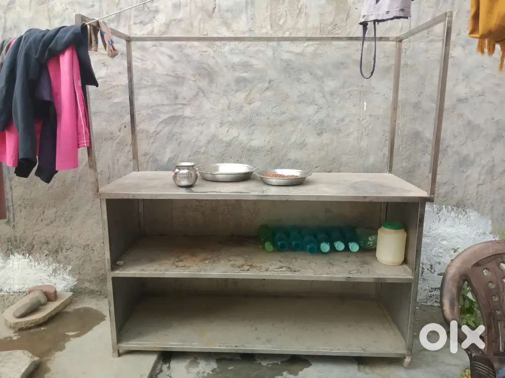 A stainless steel counter and I have completed restaurant items