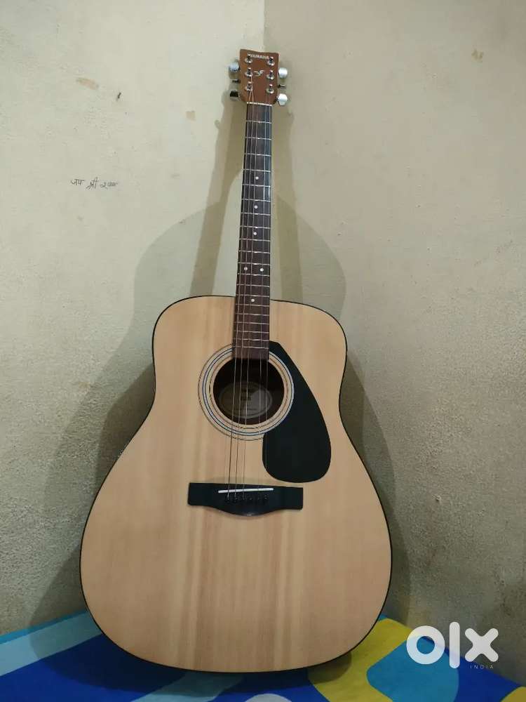 YAMAHA F 280(Guitar+bag+Capo+pick)