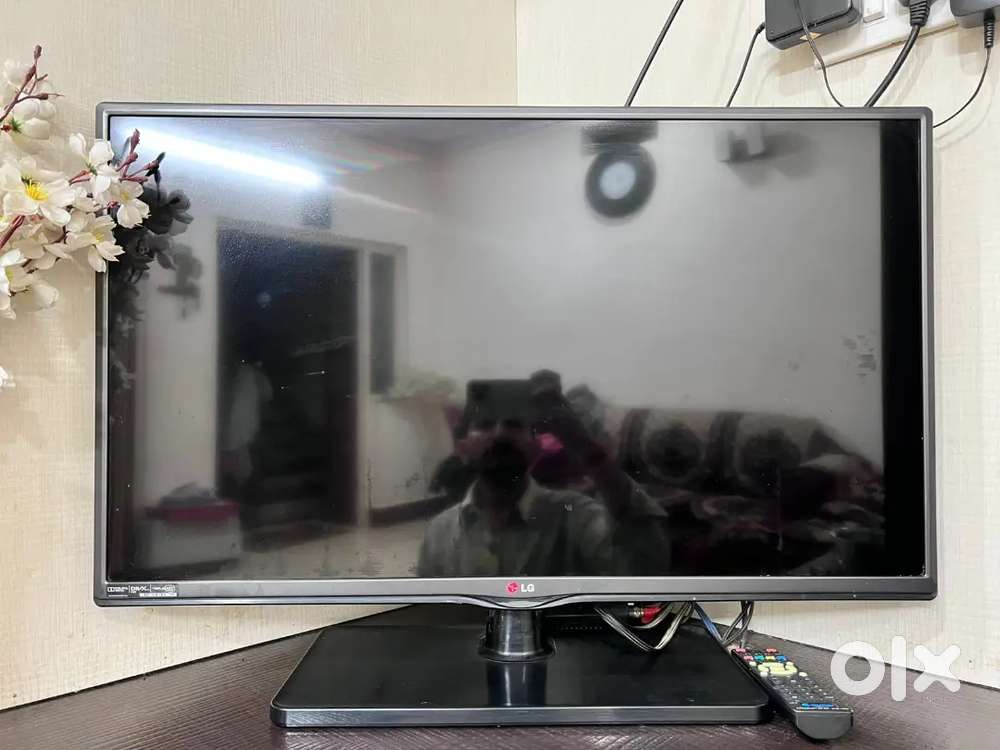 L G brand 32 led fresh conditon tv.
