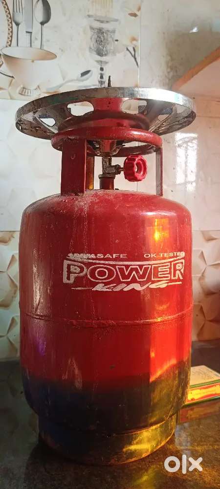Gas cylinder with stove