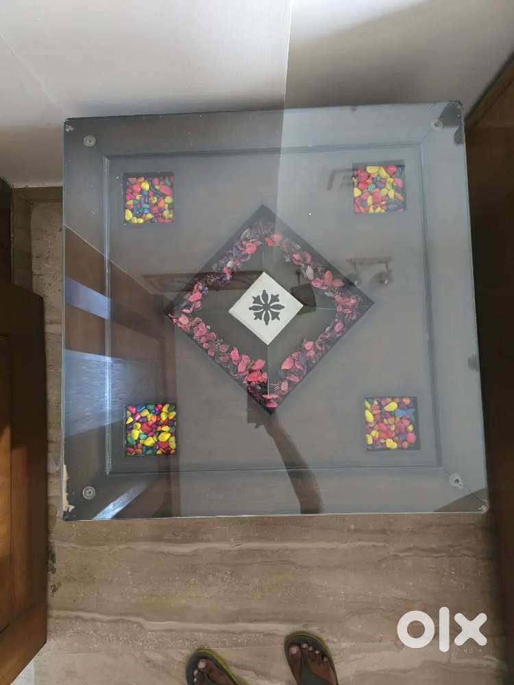 Wood Centre Table (2.5 ft x 2.5 ft) in very good condition