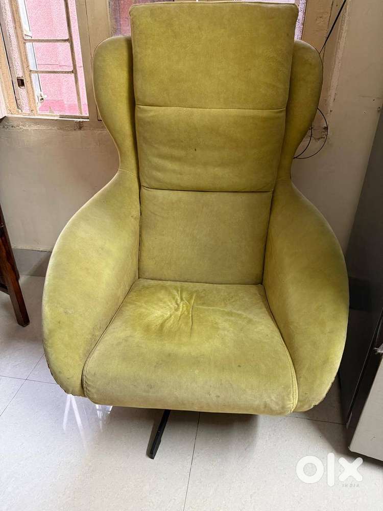 Computer table and relaxing chair at throw away price
