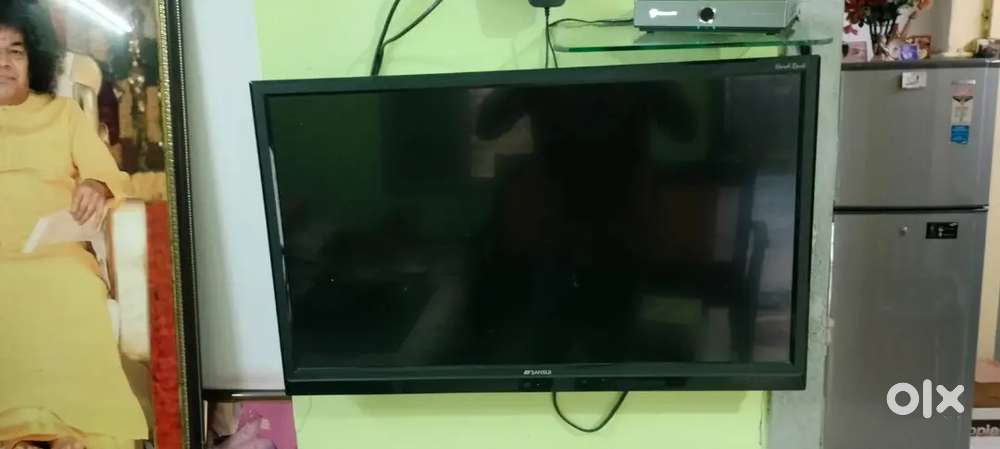 32 its in very good condition SANSUI TV