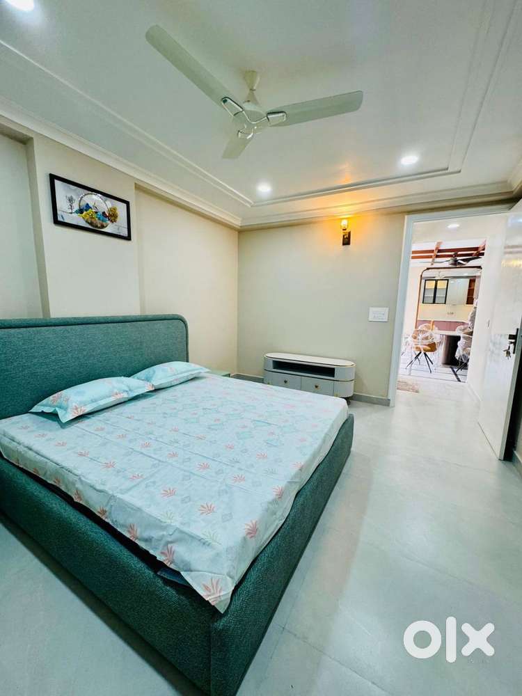 4 BHK Ultra Luxurious Flats available Seperate servent room