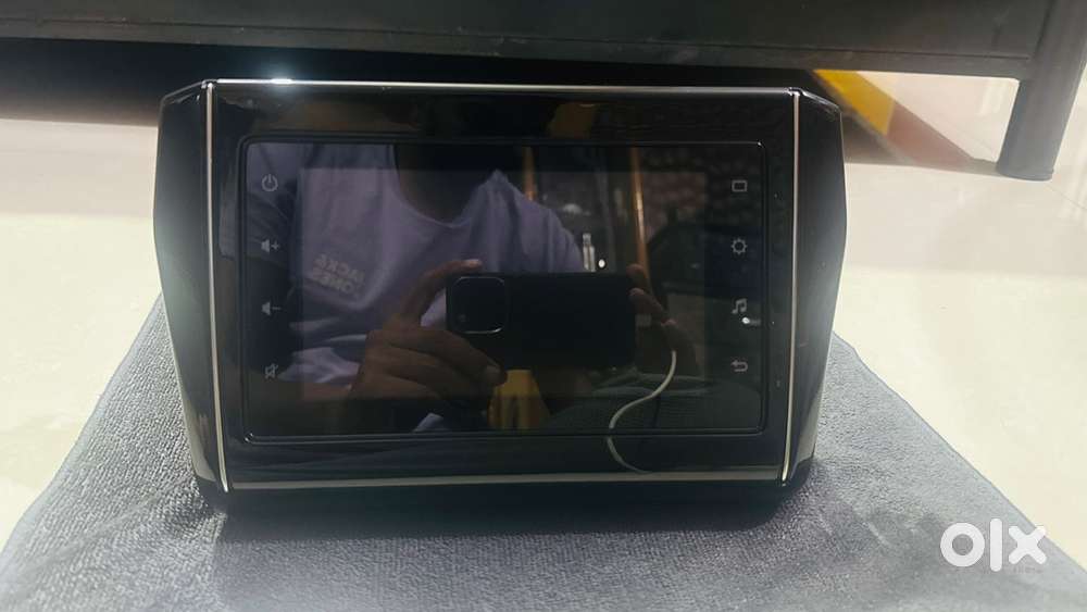 Maruti suzuki swift company fitted infotainment system