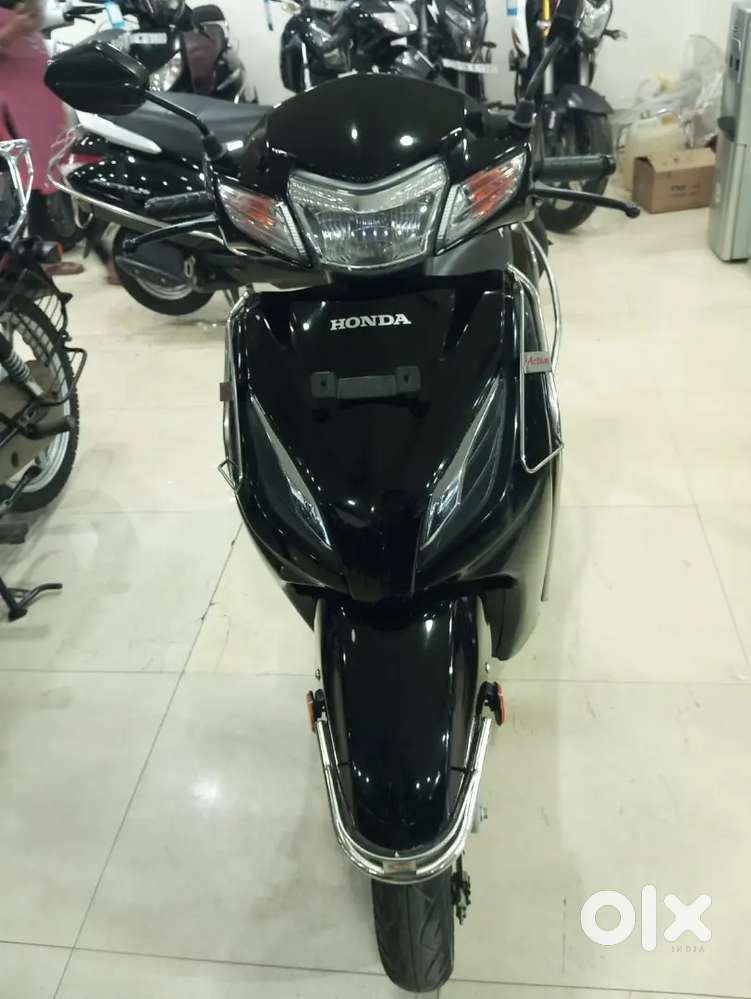 Activa pure black colour good condition