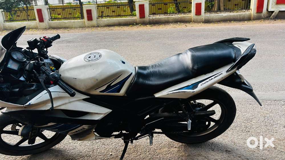 Yamaha R15 v1 2010 model well condition