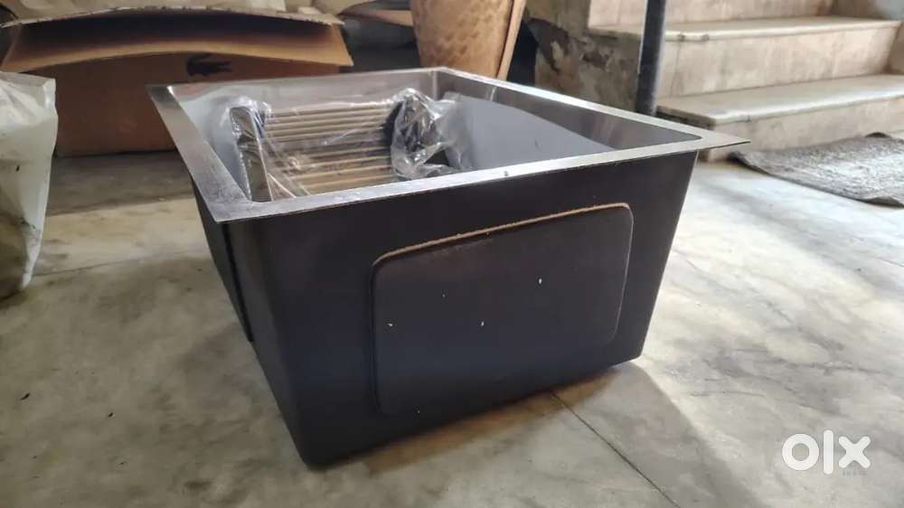 Crocodile Kitchen Sink—24/18/10, 304 grade stainless steel