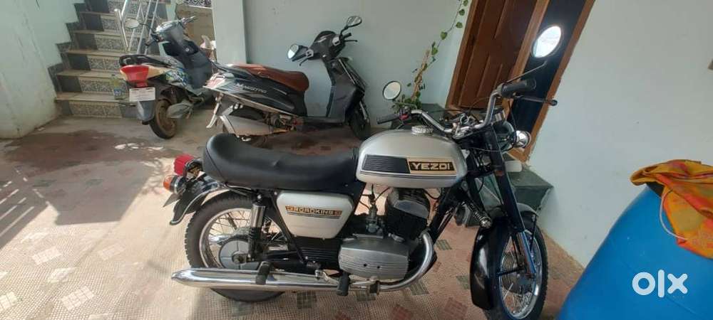 YEZDI ROADKING 250CC