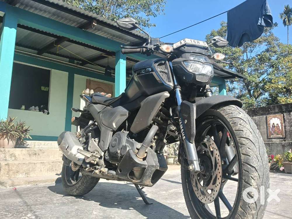 Yahama FZS V3 Navy Blue colour