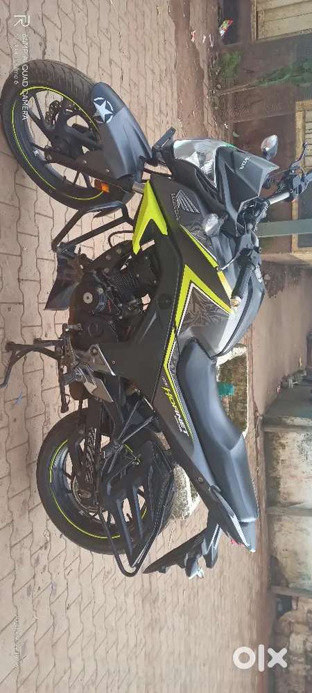 Honda CB hornet 160 double disck well maintained bike