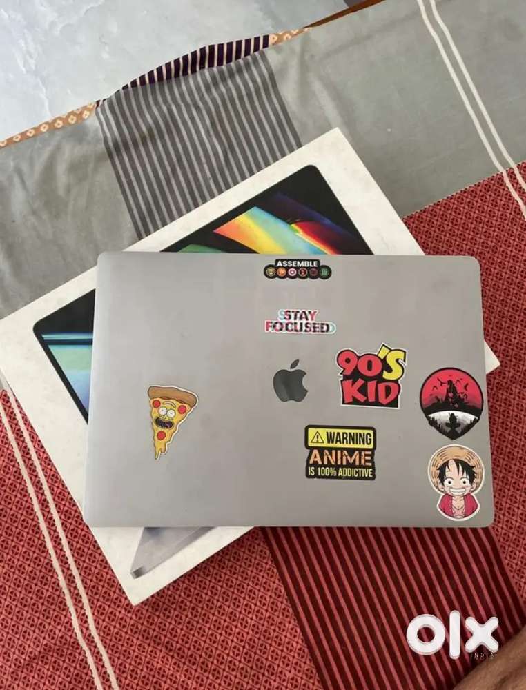 MacBook pro 2020, i7 , 512 hdd, 16 inch screen