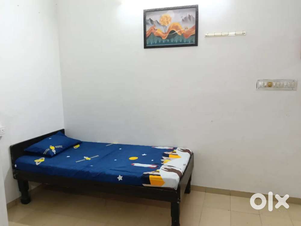 Girl's Pg Available At Op Road.