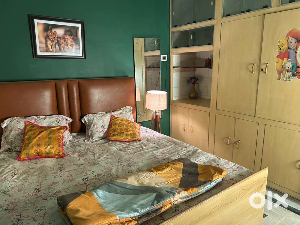 Looking for 2 flatmates in 3bhk apartment.