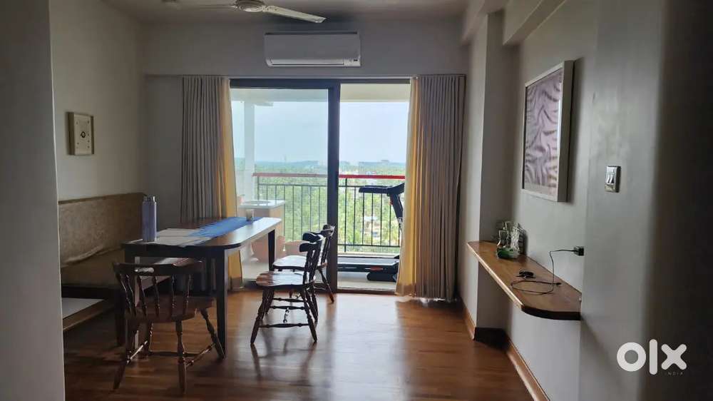 Flat For Sale at Nikunjam I park 
Apartment is in9th Floor of33+floors