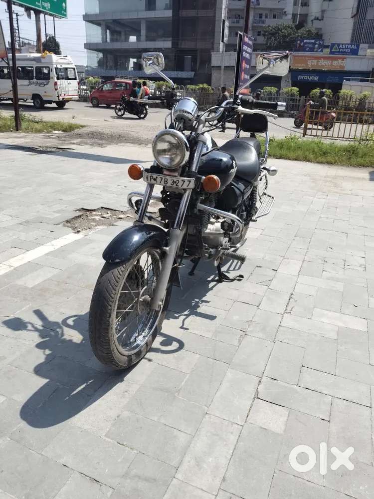 Black Bajaj Avenger 200