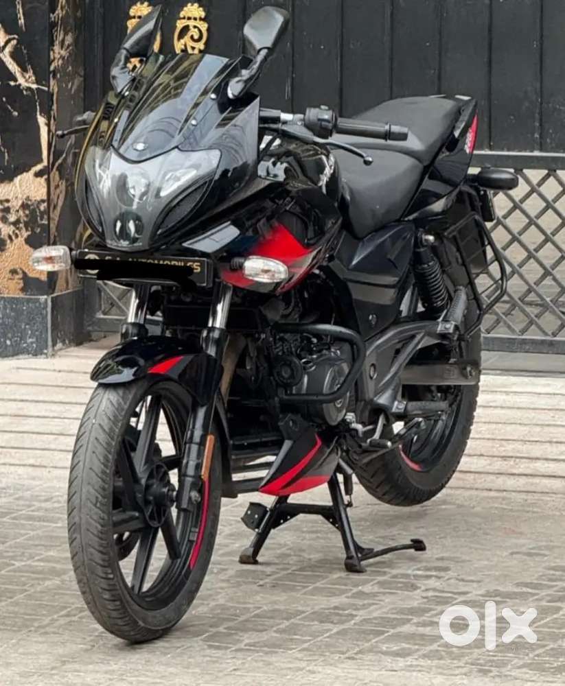 Pulsar 220 bs vi 2021 top model  ist owner fully mint condition
