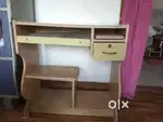 Desktop table