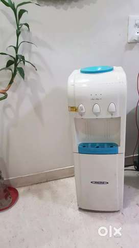 Volts water dispenser in which you can make the water cold and hot