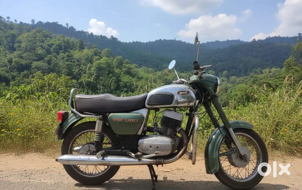 Yezdi deluxe 250, 3owner,daily using vehicle so running condition.