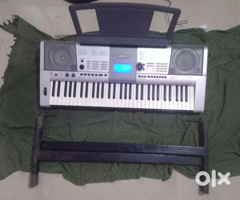Music keyboard YAMAHA PSR I425