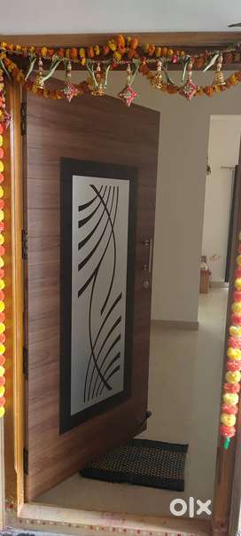 This fully furnished flat offers a comfortable and convenient living e