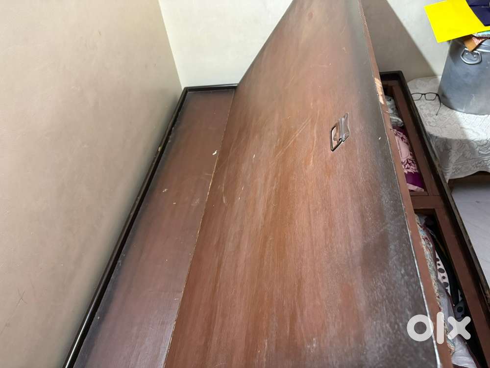 Queen bed in good condition