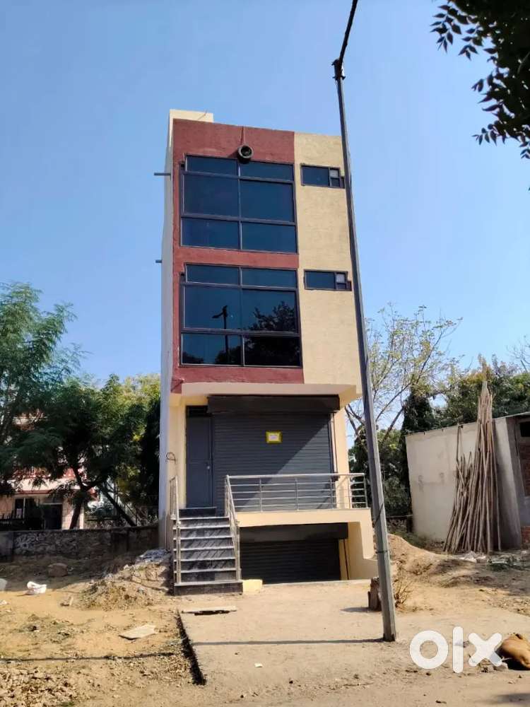 15*20 showroom available for rent in pratap nagar sector 28 (80 feet)